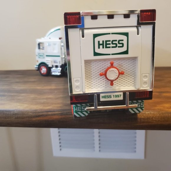 1997 Vintage Hess Truck - Picture 4 of 4
